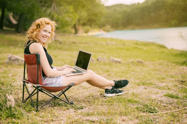 เก้าอี้ในสวน