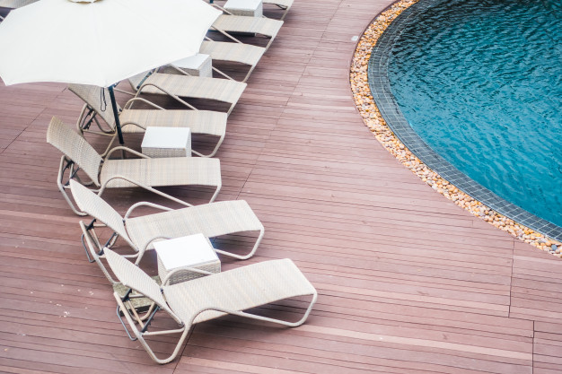 เก้าอี้ในสวน