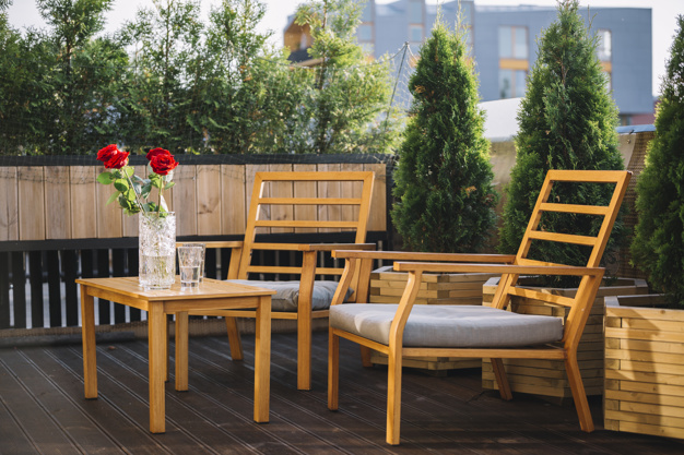 เก้าอี้ในสวน